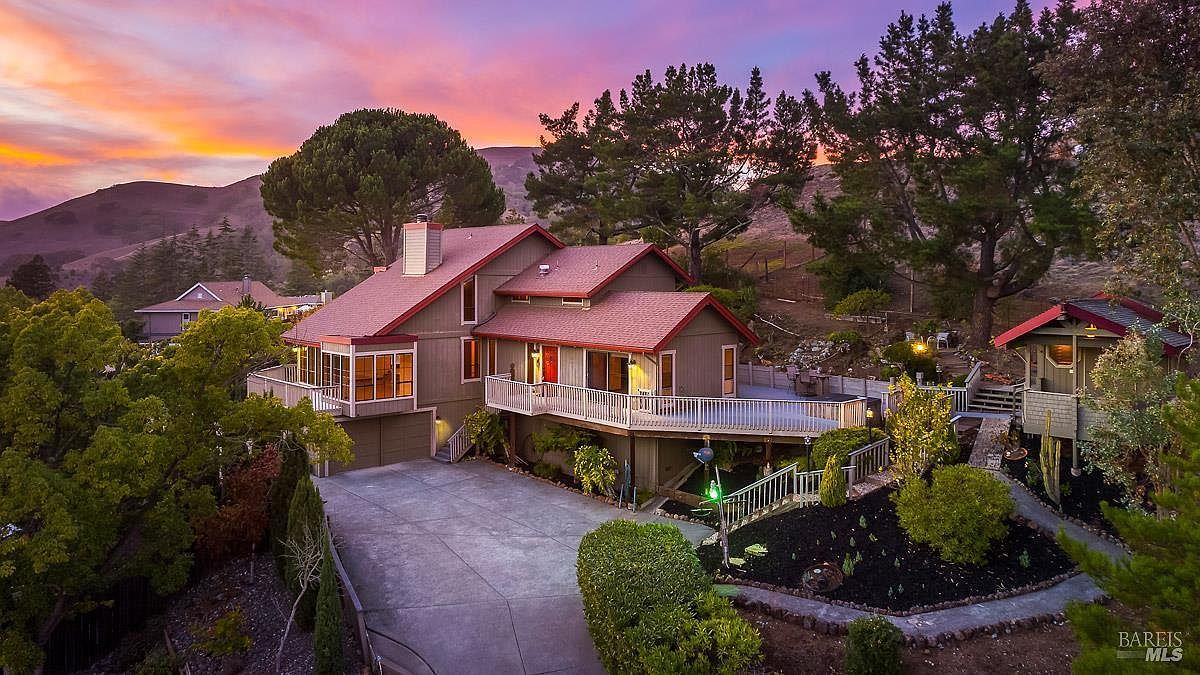 66 Martinez Ct Novato, CA 94945 - Thumbnail 3