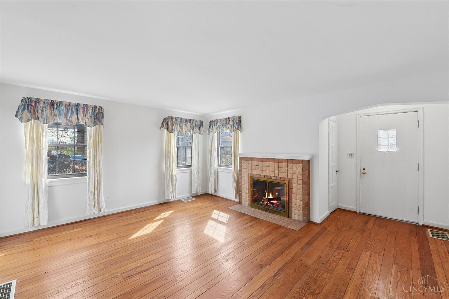 2512 Moundview Dr Cincinnati, OH 45212 - Thumbnail 3