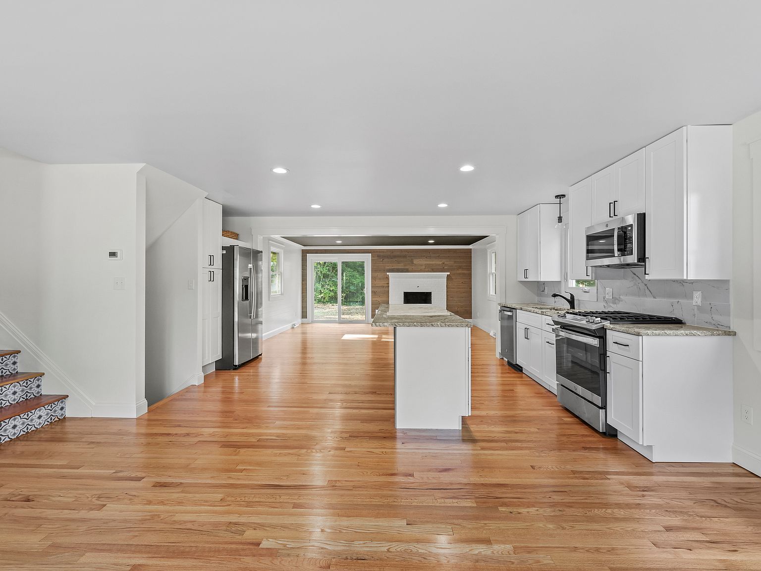 15 Lancaster Rd Glastonbury, CT 06033 - Thumbnail 3