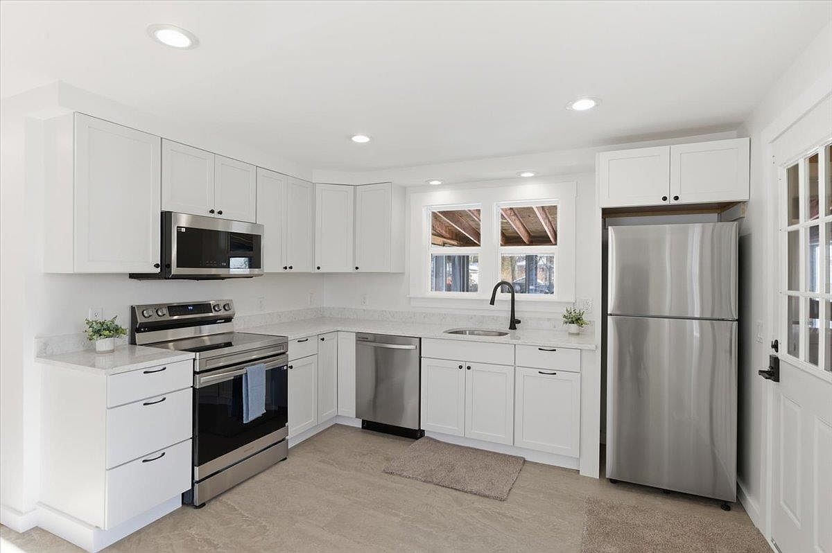 1960 North Ave Burlington, VT 05408 - Thumbnail 3