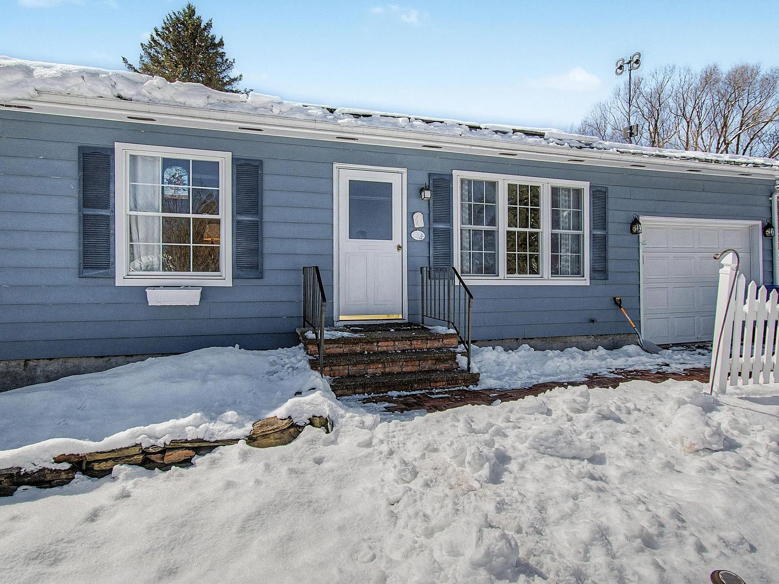 47 Chelsea Rd Essex Jct, VT 05452 - Thumbnail 3