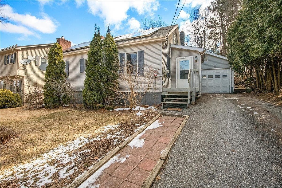 138 Foster St Burlington, VT 05401 - Thumbnail 3