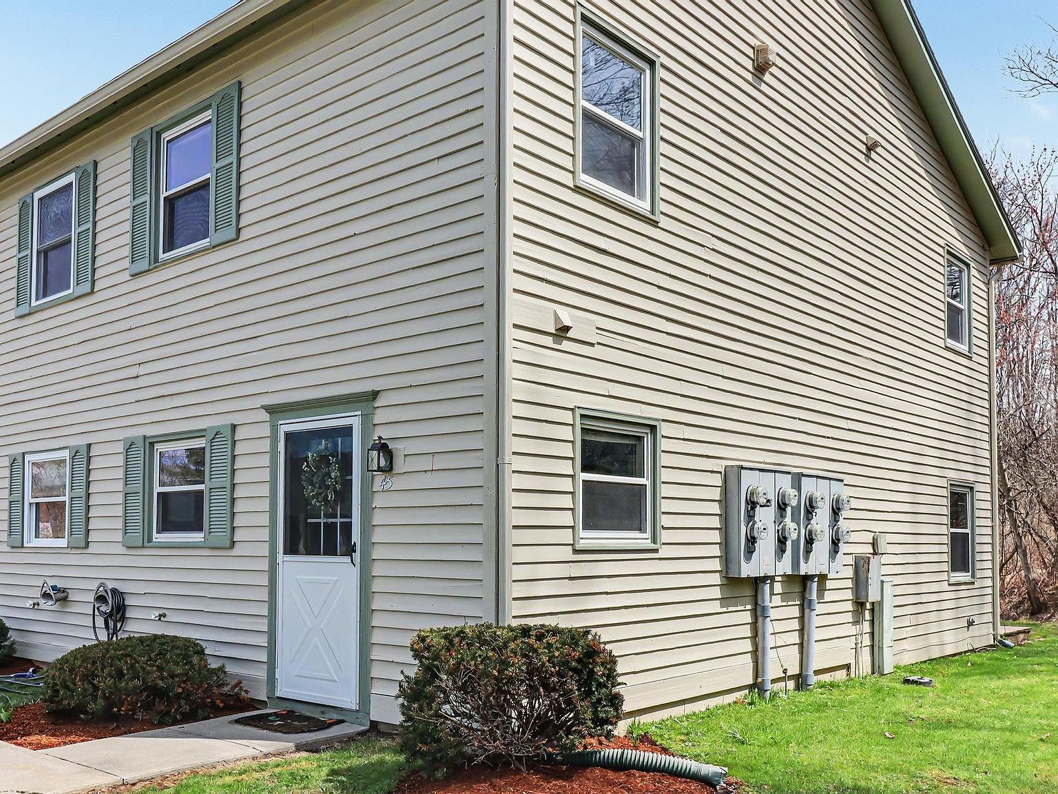 45 Densmore Dr Essex Junction, VT 05452 - Thumbnail 3