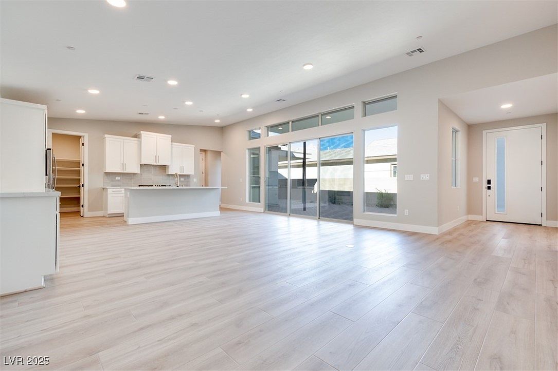 1030 Soaring Sage Ave Las Vegas, NV 89138 - Thumbnail 3