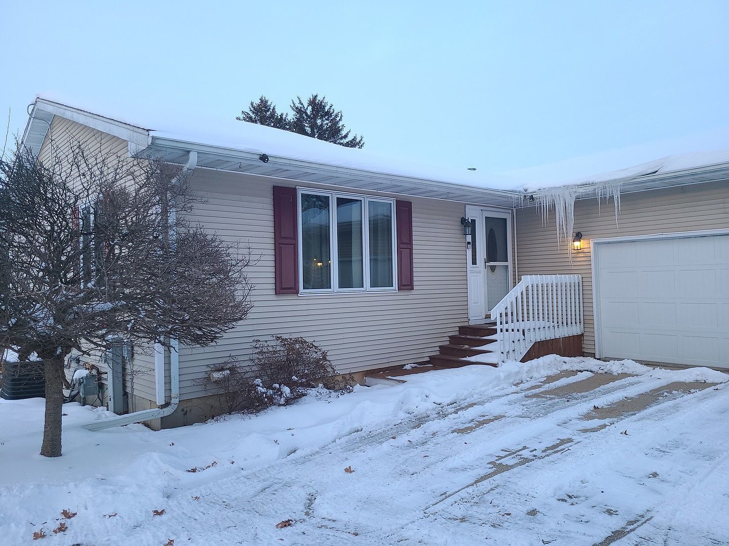 24200 Hillcrest Dr Sterling, IL 61081 - Thumbnail 3