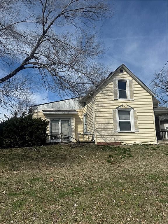 946 Sherman Ave Leavenworth, KS 66048  | Single Family