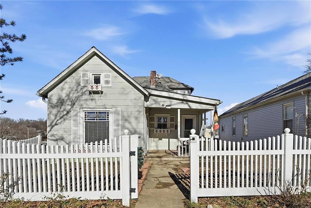 414 Pine St Leavenworth, KS 66048 - Thumbnail 3