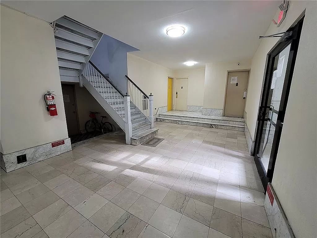 1025 45th St APT 4D Brooklyn, NY 11219 - Thumbnail 3