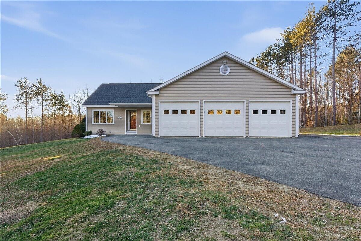 81 Crescent St Skowhegan, ME 04976 - Thumbnail 3