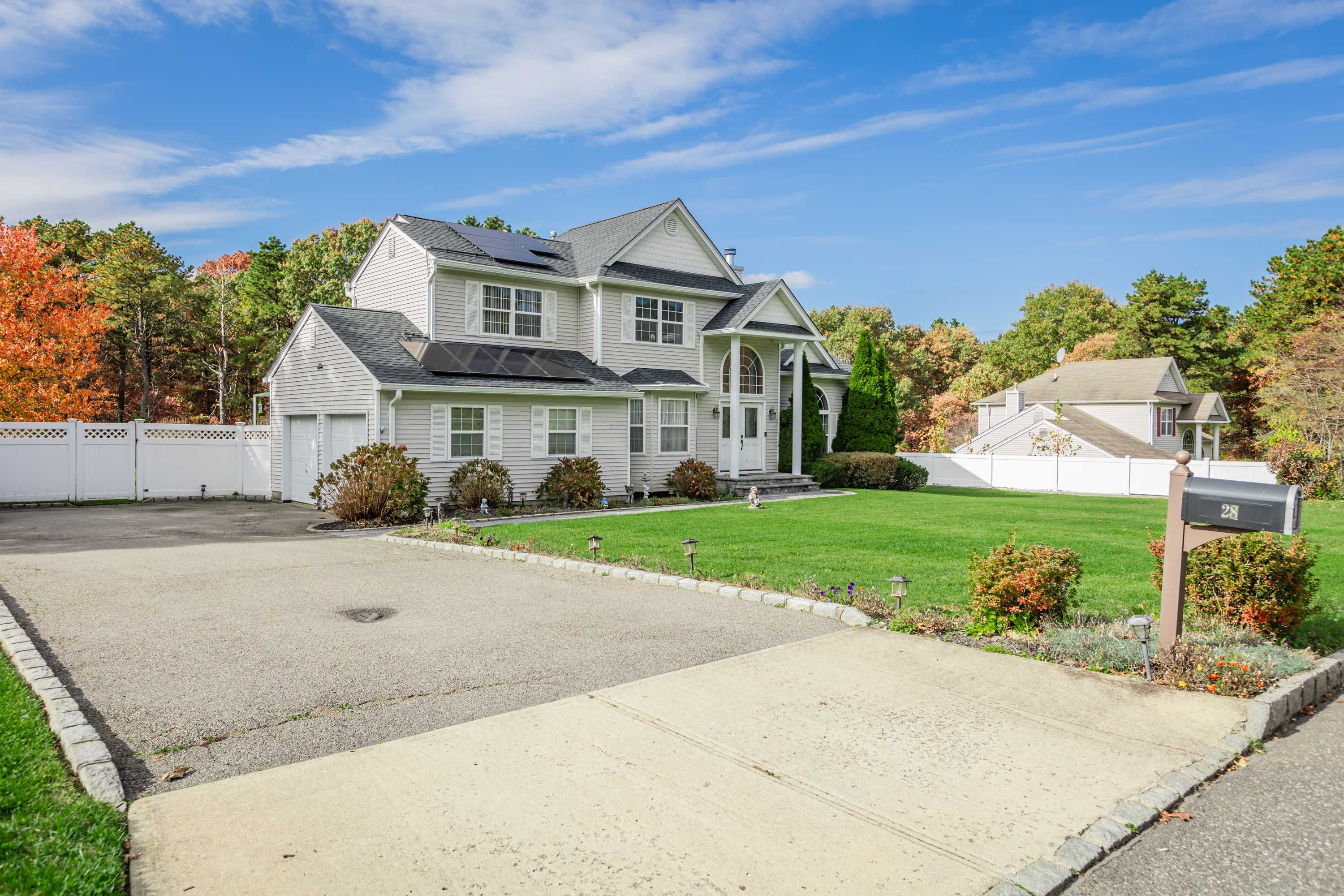 28 Summersweet Drive, Middle Island, NY, USA, 11953 - Thumbnail 3