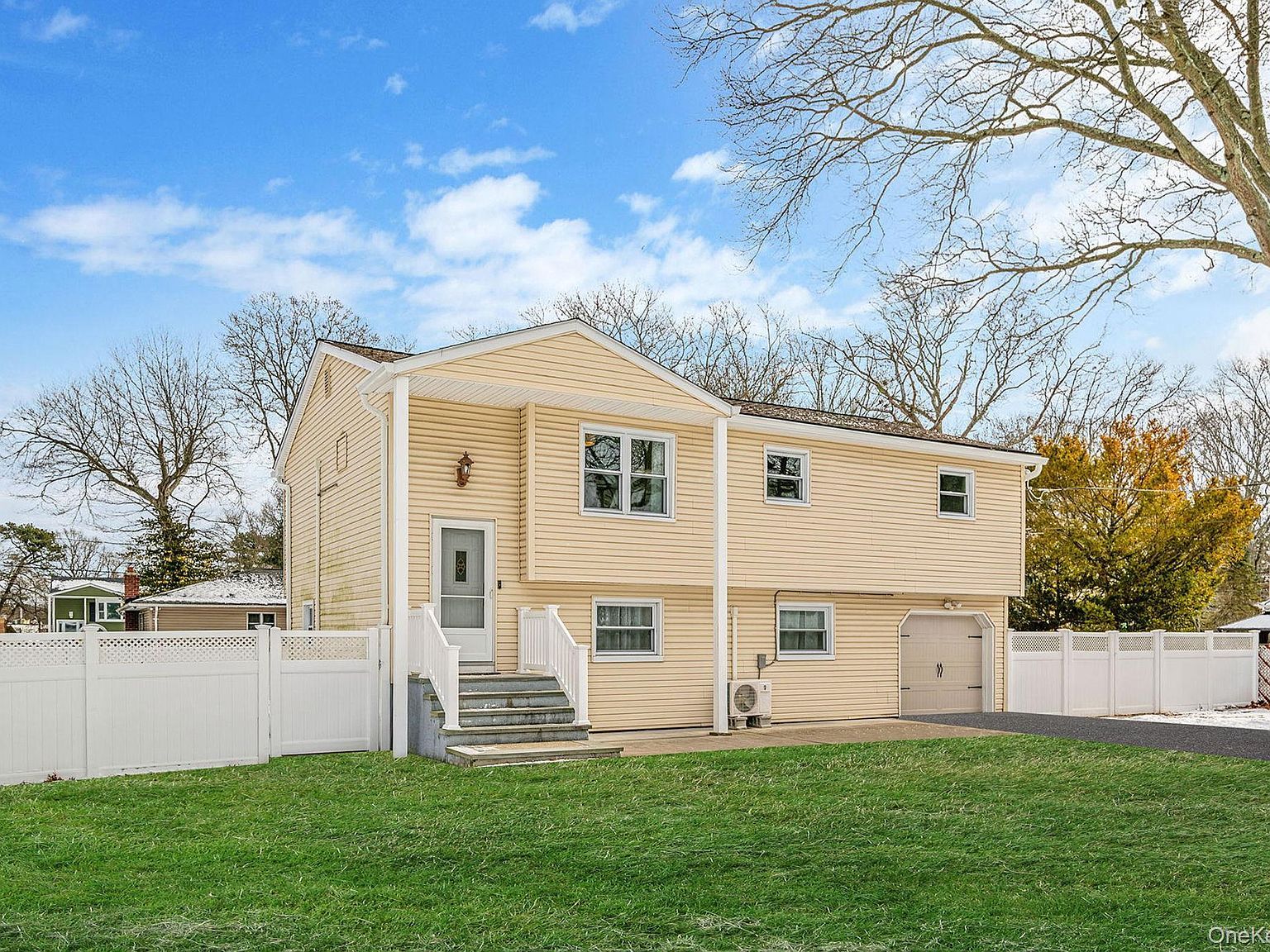 1663 Claas Ave Holbrook, NY 11741 - Thumbnail 3