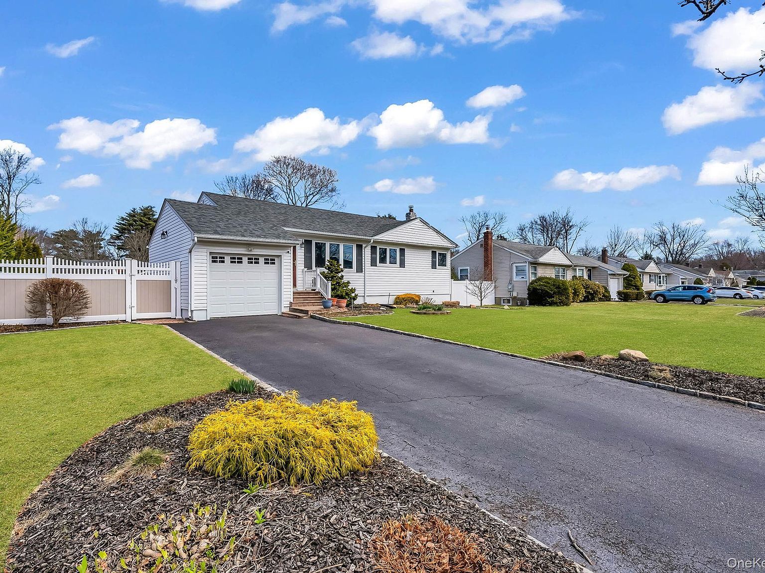 7 Gedney Ave Smithtown, NY 11787 - Thumbnail 3