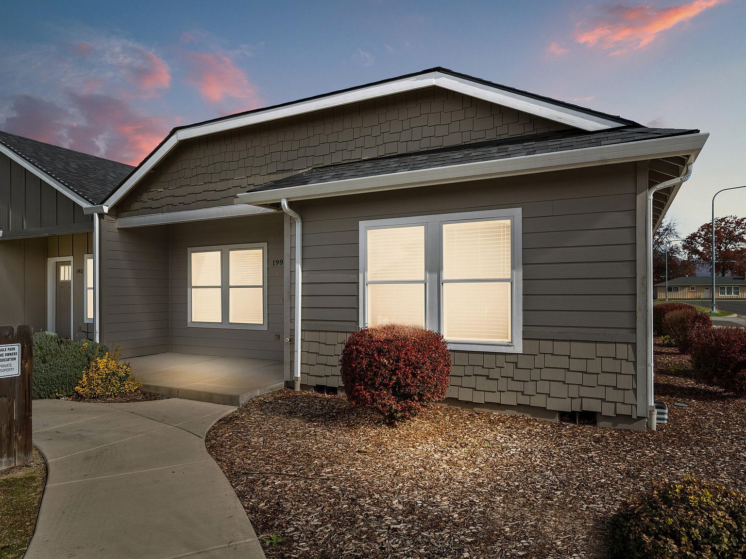 199 Mellecker Way Medford, OR 97501 - Thumbnail 3