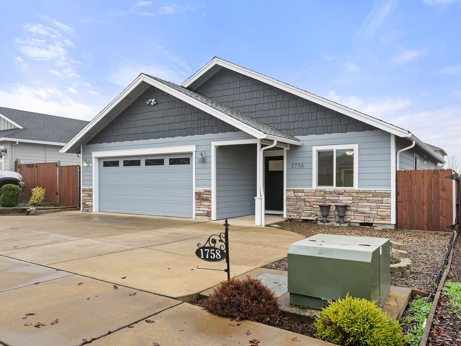 1758 Pearl Eye Ln Medford, OR 97504 - Thumbnail 3