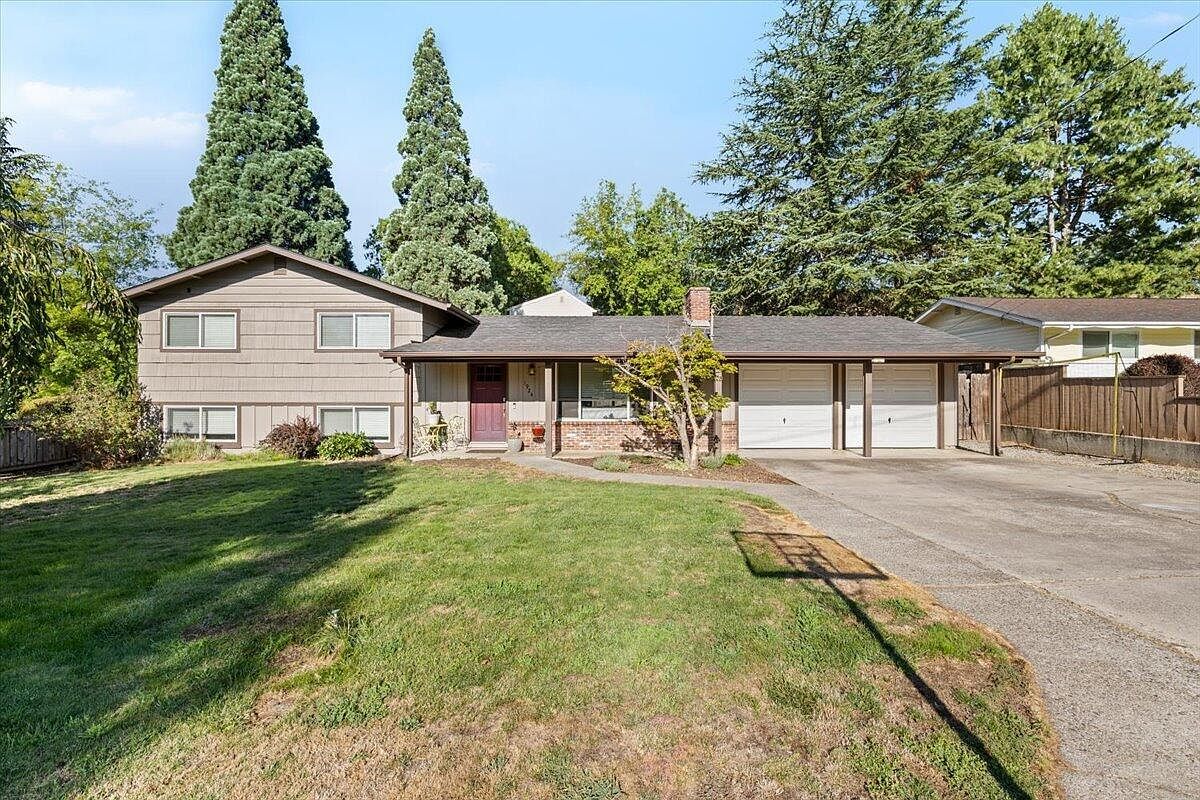 1924 Crestbrook Rd Medford, OR 97504 - Thumbnail 3