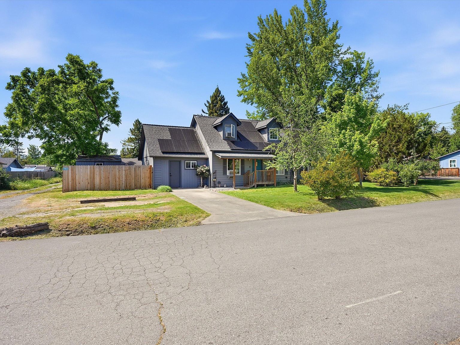 201 SW Dimmick St Grants Pass, OR 97526 - Thumbnail 3