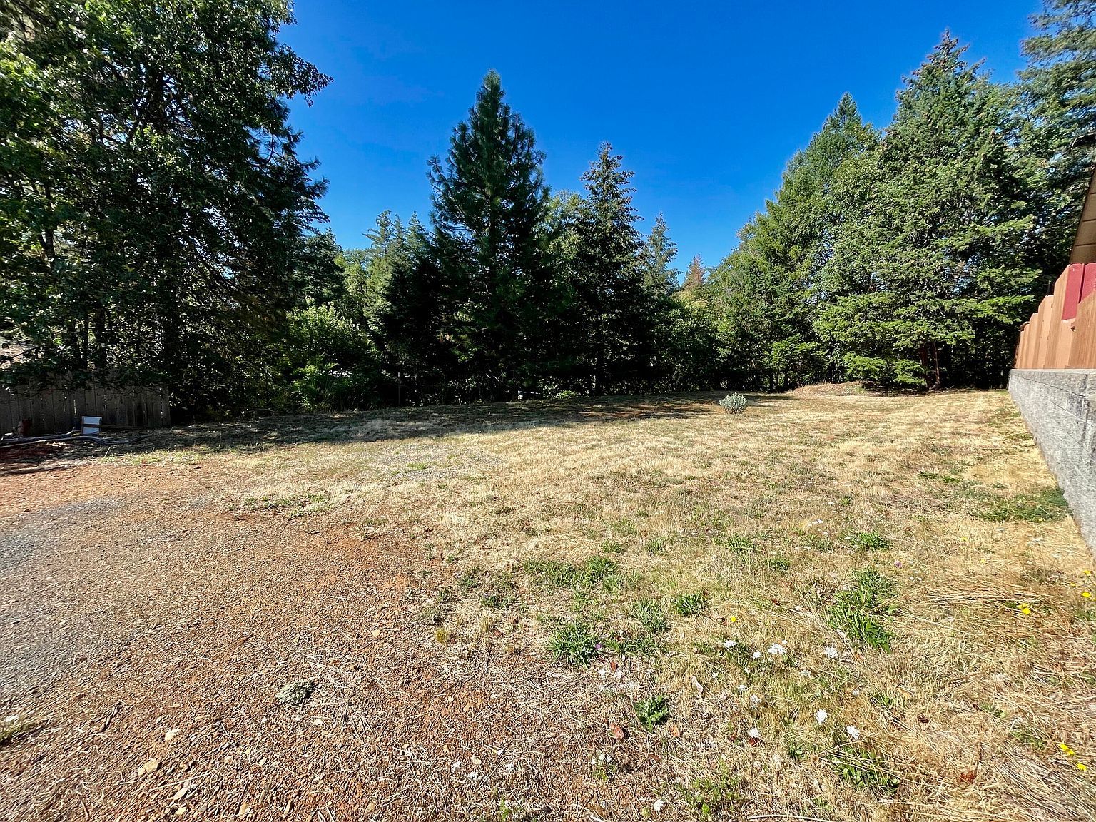 272 Mountain Valley Way Cave Junction, OR 97523 - Thumbnail 3