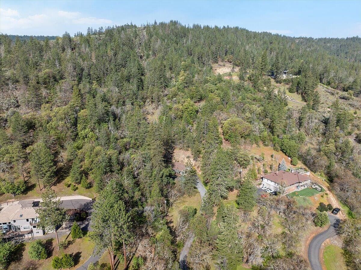 2805 Old Military Rd Central Point, OR 97502 - Thumbnail 3