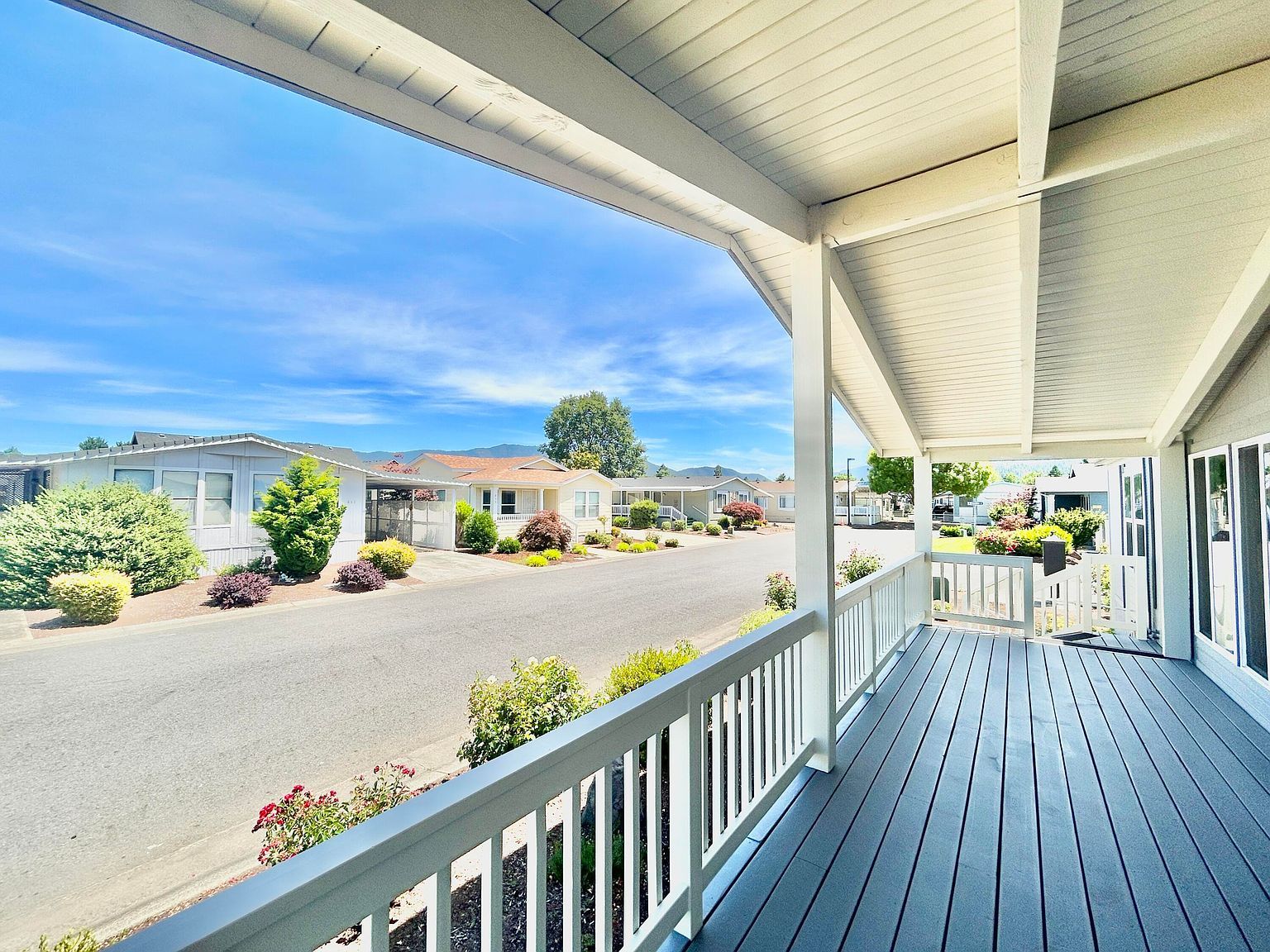 300 Winston Dr Grants Pass, OR 97526 - Thumbnail 3