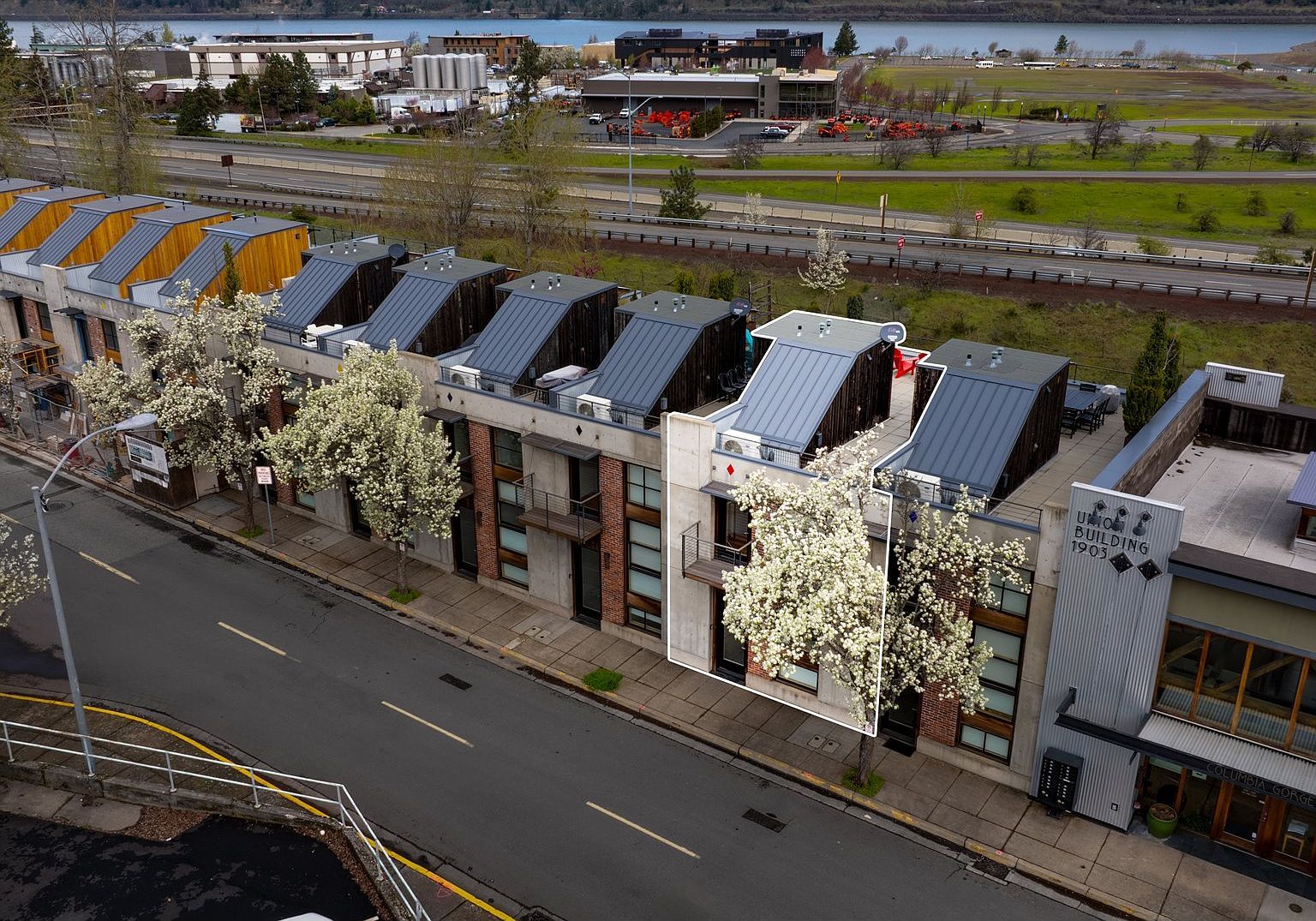 306 Columbia St Hood River, OR 97031 - Thumbnail 3