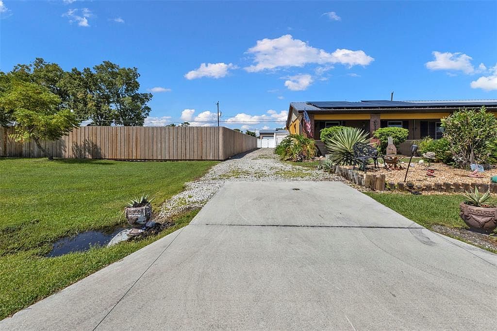 530 Lakemont Ave NW Pt Charlotte, FL 33952 - Thumbnail 3