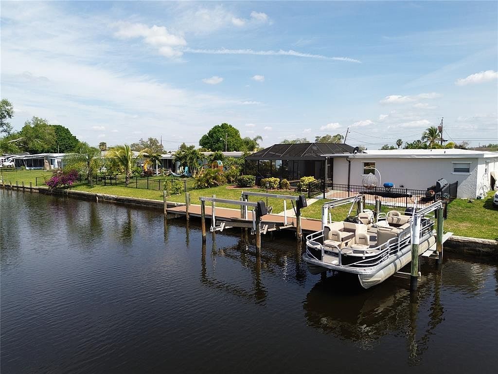 136 Godfrey Ave NE Pt Charlotte, FL 33952 - Thumbnail 3