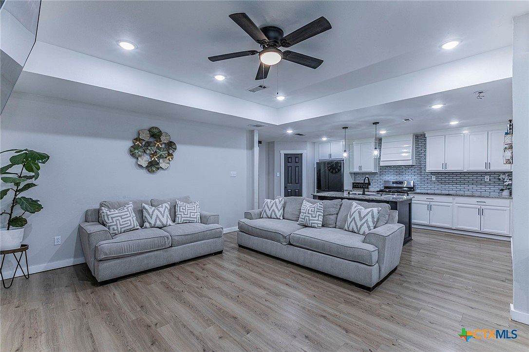 1306 Pleasant St Gatesville, TX 76528 - Thumbnail 3