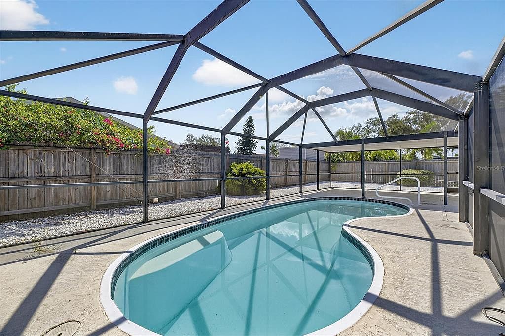 635 Jamaica Cir E Apollo Beach, FL 33572 - Thumbnail 3