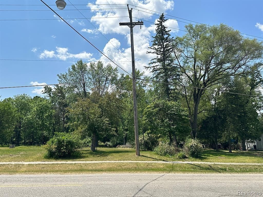 2041 S Long Lake Rd Fenton, MI 48430  | Land/Lot