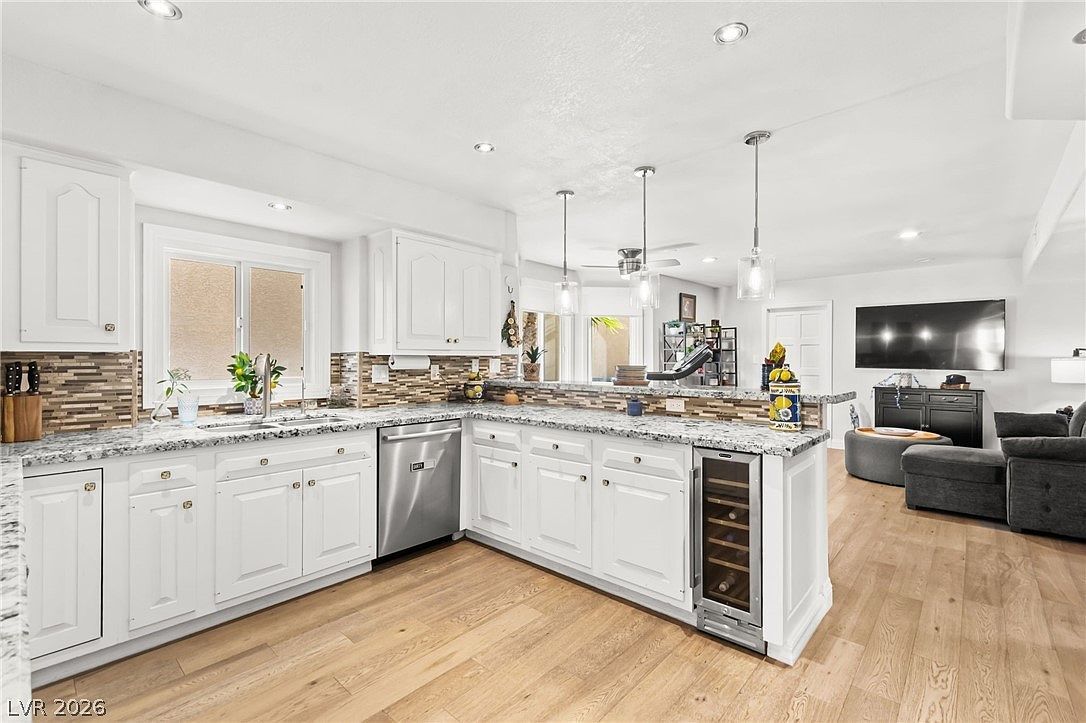 5090 Breakers Ln Las Vegas, NV 89113 - Thumbnail 3