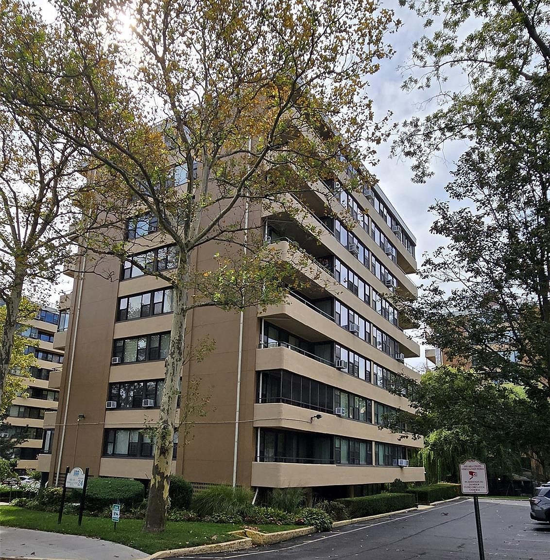 16610 Powells Cove Blvd APT 4C Flushing, NY 11357 - Thumbnail 3