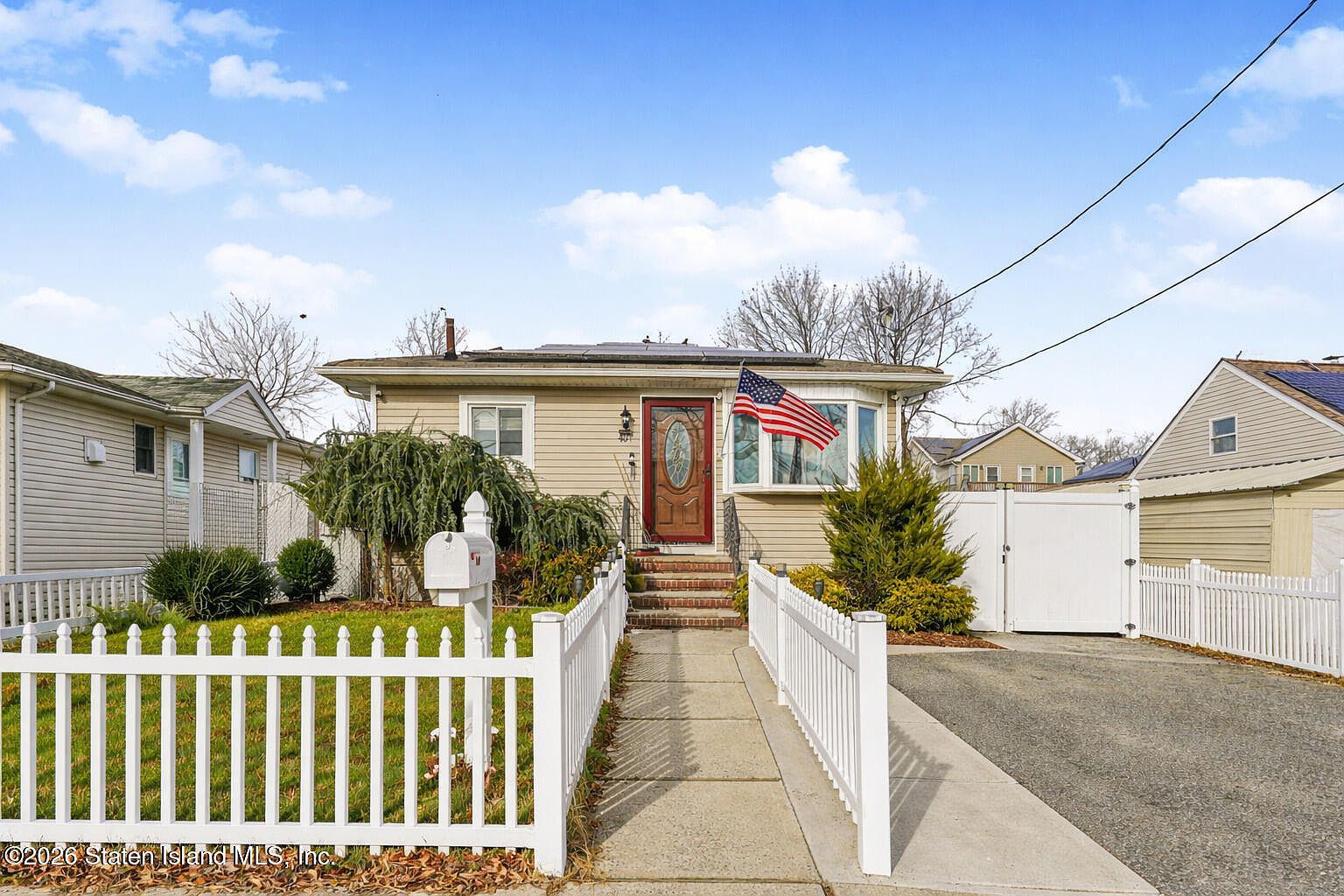 407 Stoneham St Staten Island, NY 10306 - Thumbnail 3