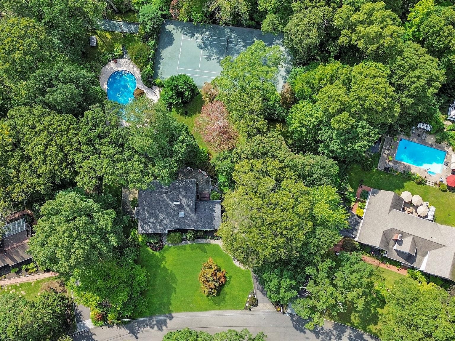 25 Surry Hill Pl Huntington, NY 11743 - Thumbnail 3