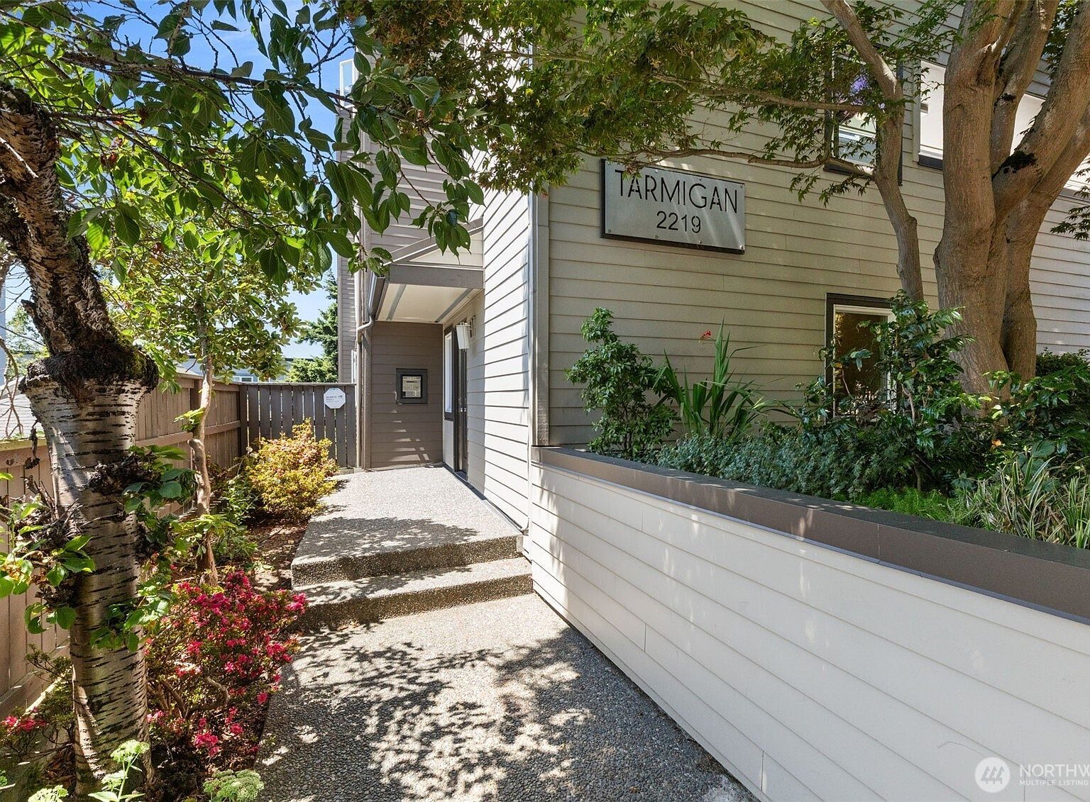 2219 14th Ave W APT 405 Seattle, WA 98119 - Thumbnail 3