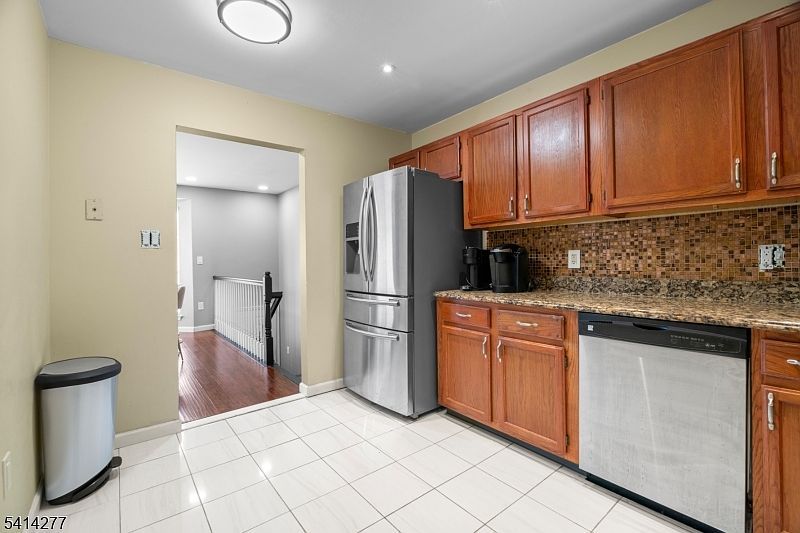 31 Dogwood St Jersey City, NJ 07305 - Thumbnail 3