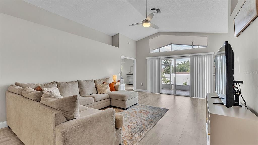 412 Emerald Cove Loop Lakeland, FL 33813 - Thumbnail 3