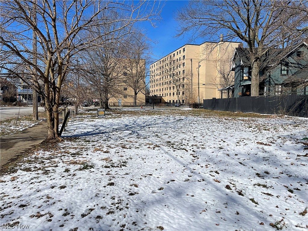 2973 Scranton Rd Cleveland, OH 44113 - Thumbnail 3