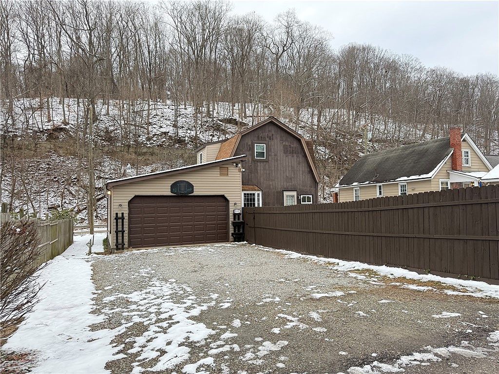 1155 Wall Ave Pitcairn, PA 15140 - Thumbnail 3