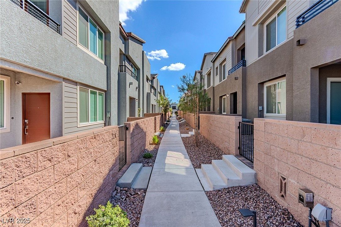 1521 Eva Crossing Pl Henderson, NV 89002 - Thumbnail 3