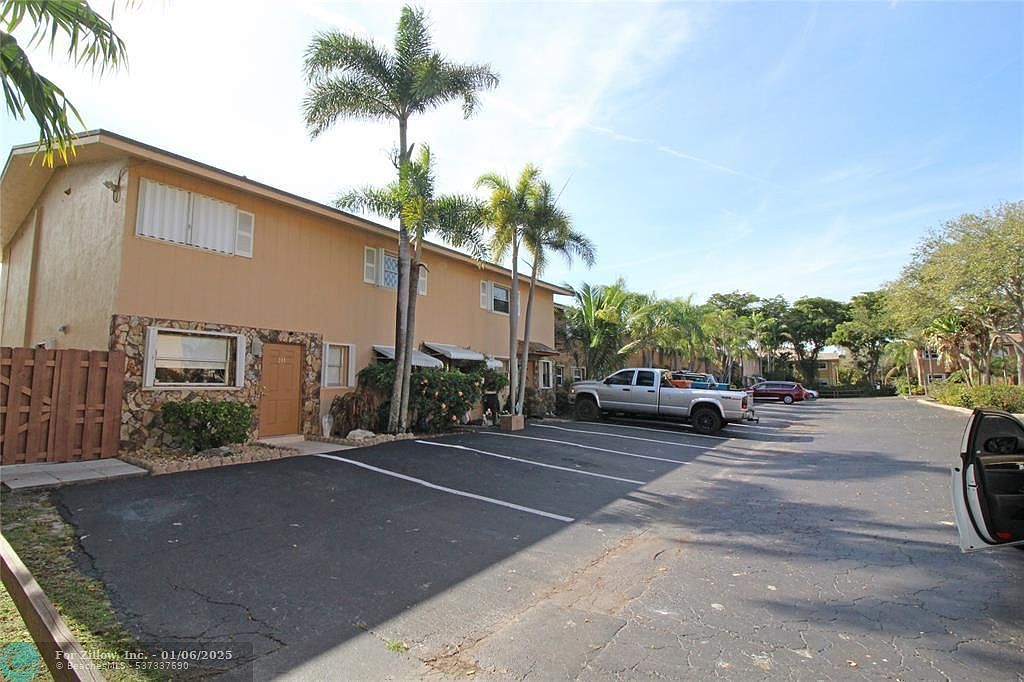 450 SE 7th St APT 244 Dania Beach, FL 33004 - Thumbnail 3