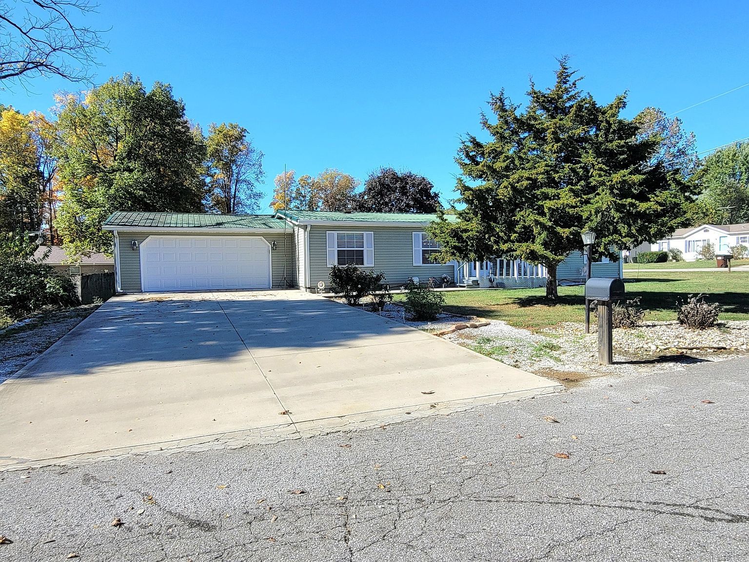 579 Love Ct Cloverdale, IN 46120 - Thumbnail 3