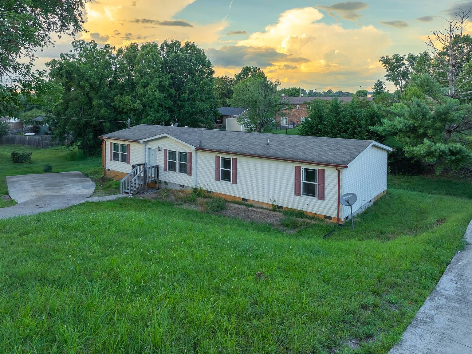 1431 E Church St Greeneville, TN 37745 - Thumbnail 3