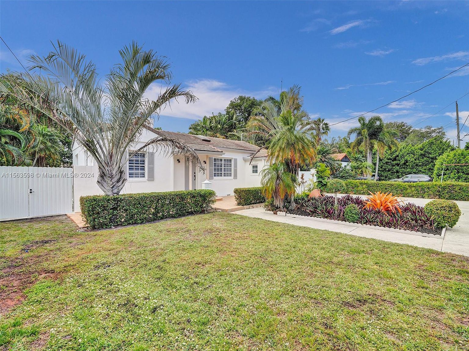 1102 NE 117th St Biscayne Park, FL 33161 - Thumbnail 3