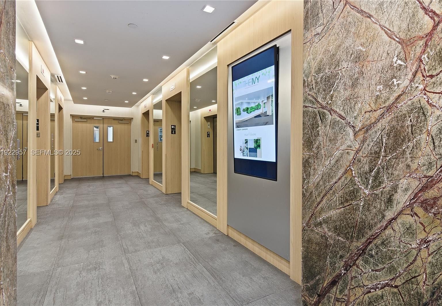 90 SW 3rd St APT 2408 Miami, FL 33130 - Thumbnail 3