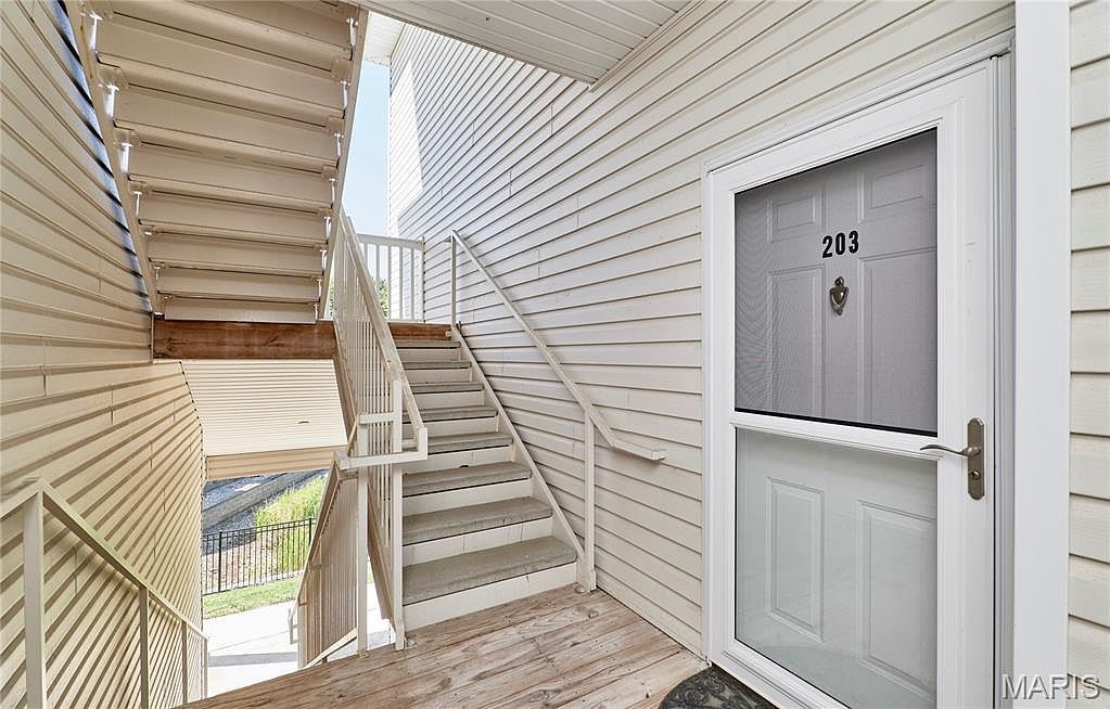 37 Kassebaum Ln APT 203 Saint Louis, MO 63129 - Thumbnail 3