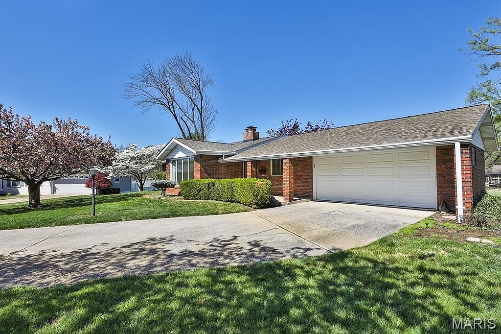 127 S Cardinal Ln Saint Charles, MO 63301 - Thumbnail 3