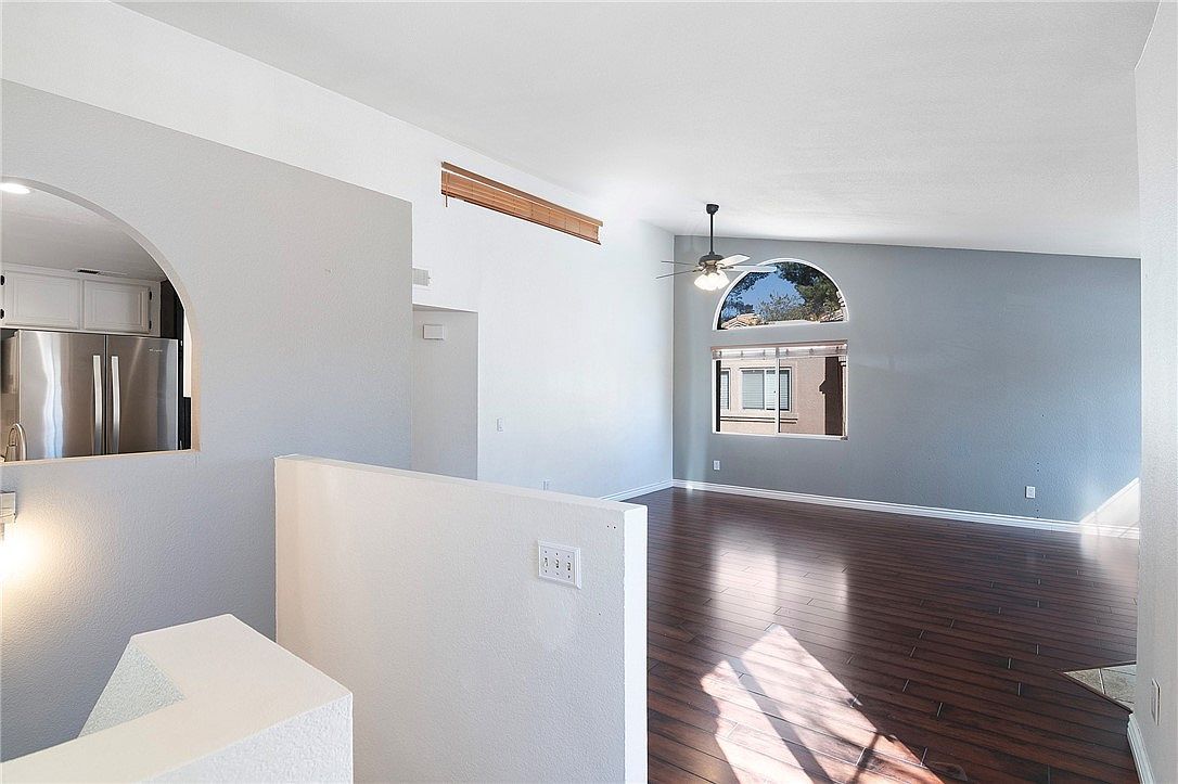 25126 Steinbeck Ave Unit H Newhall, CA 91381 - Thumbnail 3