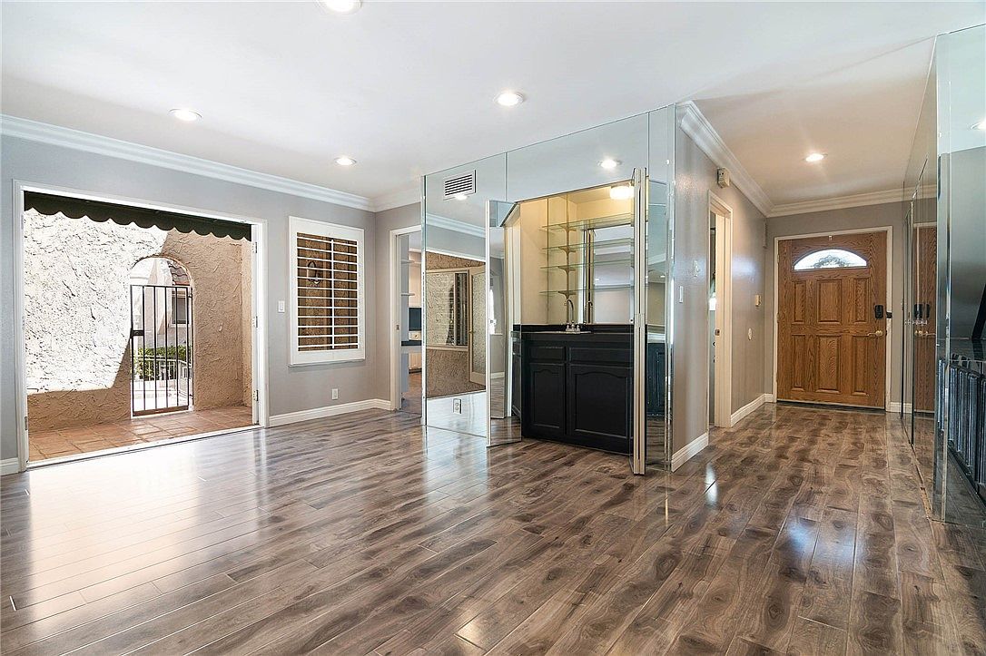 5401 Zelzah Ave APT 115 Encino, CA 91316 - Thumbnail 3