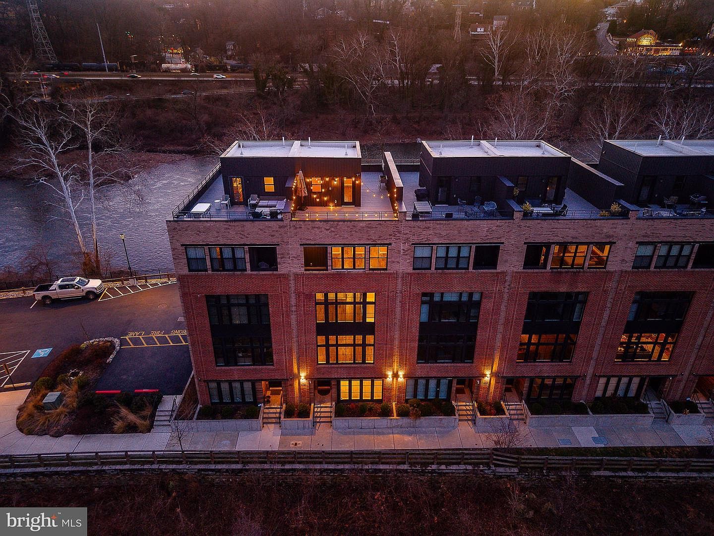 4523 Riverside Way Philadelphia, PA 19127 - Thumbnail 3