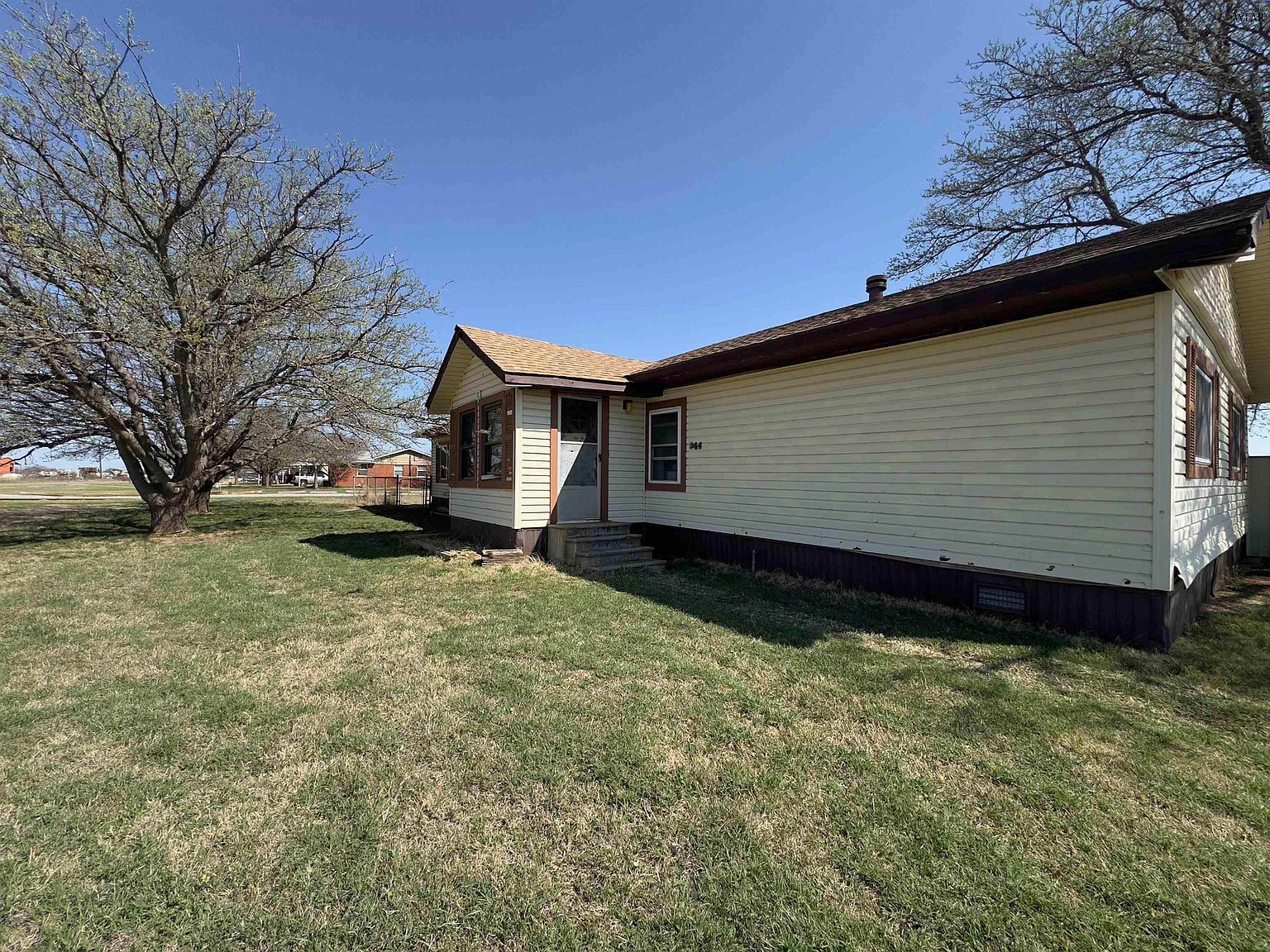 944 S Waggoner St Electra, TX 76360 - Thumbnail 3